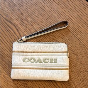 NWT Coach Wristlet with Tan Accents in Chaulk Pebbled Grain Leather